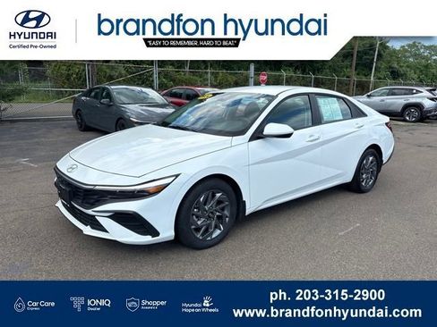 Certified 2024 Hyundai Elantra SEL FWD image 3