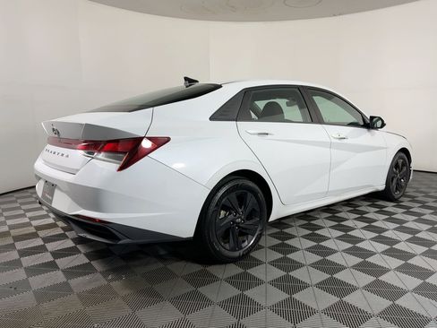 Used 2021 Hyundai Elantra SEL w/ Convenience Package image 9