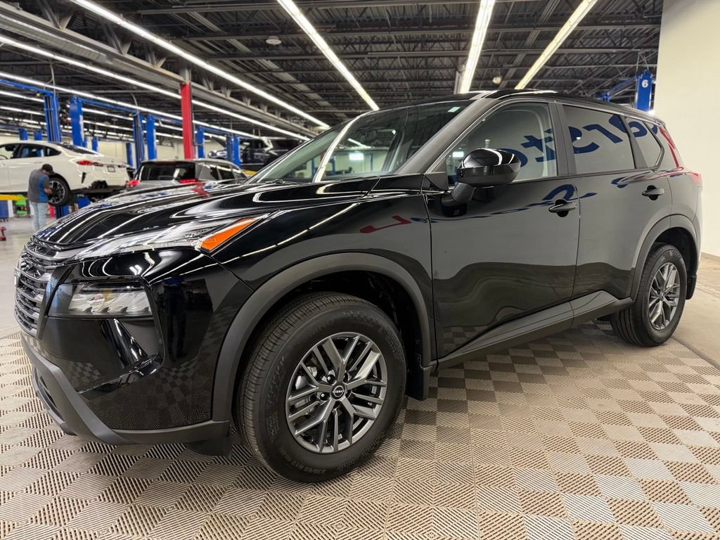 Used 2026 Nissan Rogue SV FWD image 3