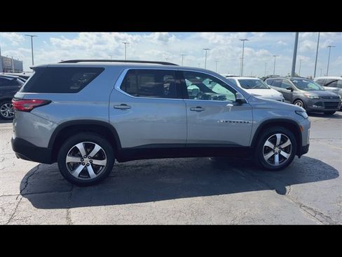 Certified 2023 Chevrolet Traverse LT w/ LT Premium Package AWD/4WD image 9