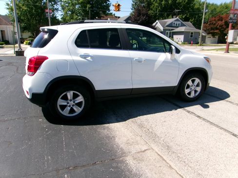 Used 2017 Chevrolet Trax LT w/ LT Convenience Package FWD image 5