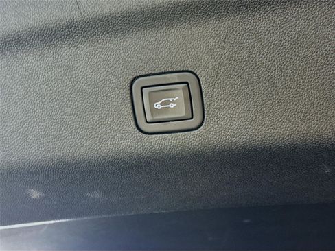 Used 2024 Cadillac Escalade ESV Premium Luxury image 21