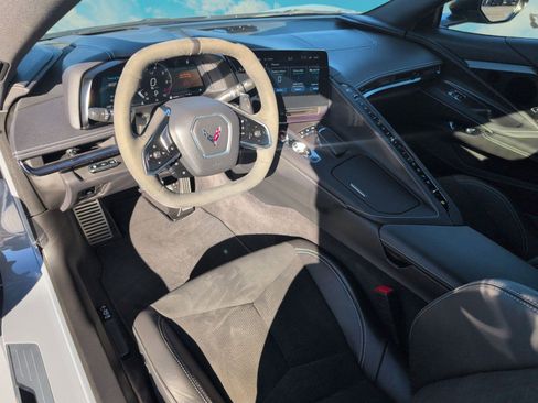 Used 2024 Chevrolet Corvette Stingray Preferred Conv w/ Z51 Performance Package image 8