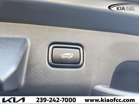 Used 2024 Kia Seltos SX w/ SX Sunroof Package image 10