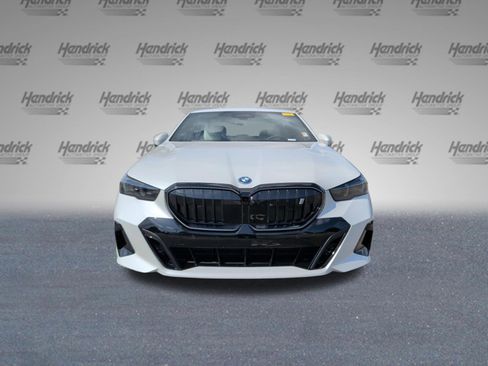 Used 2027 BMW i5 eDrive40 w/ M Sport Package RWD image 5