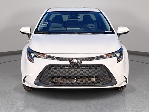Used 2022 Toyota Corolla LE image 2