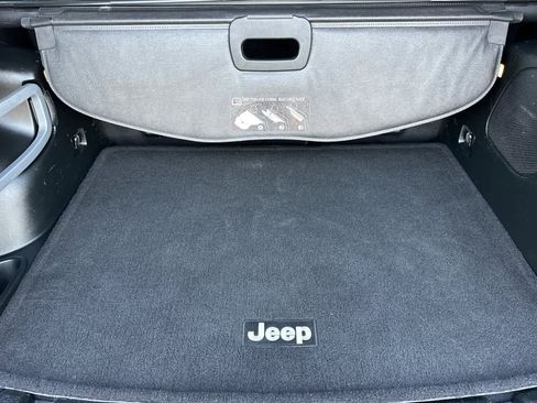 Used 2018 Jeep Cherokee Overland AWD/4WD image 16