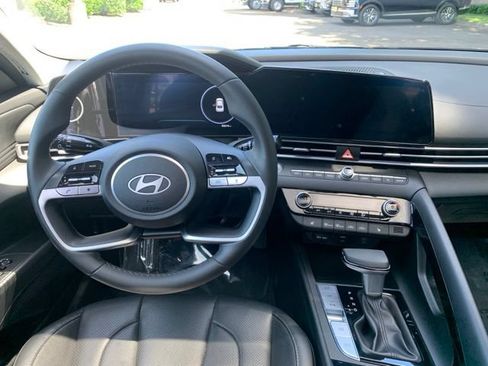 Certified 2024 Hyundai Elantra Limited FWD image 16