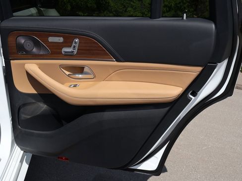 New 2026 Mercedes-Benz GLS 450 4MATIC image 15