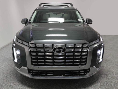 Used 2023 Hyundai Palisade Calligraphy FWD image 2