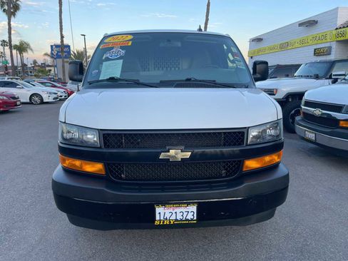 Used 2022 Chevrolet Express 3500 w/ Driver Convenience Package image 7