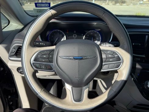 Used 2017 Chrysler Pacifica Limited w/ UConnect Theater Package image 15