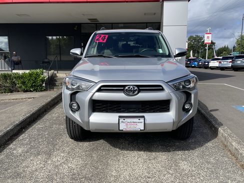 Certified 2024 Toyota 4Runner SR5 Premium w/ Moonroof Package AWD/4WD image 2