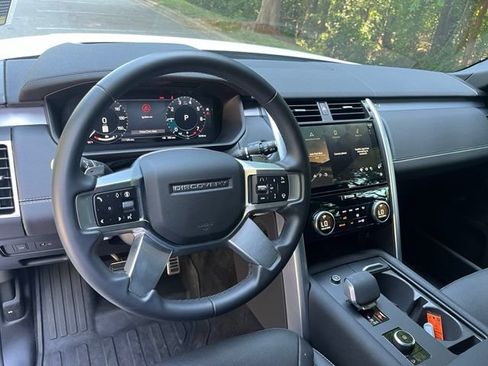Certified 2025 Land Rover Discovery Dynamic SE AWD/4WD image 6