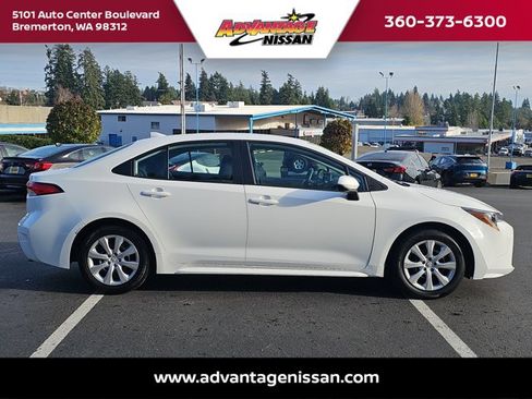 Used 2024 Toyota Corolla LE image 6