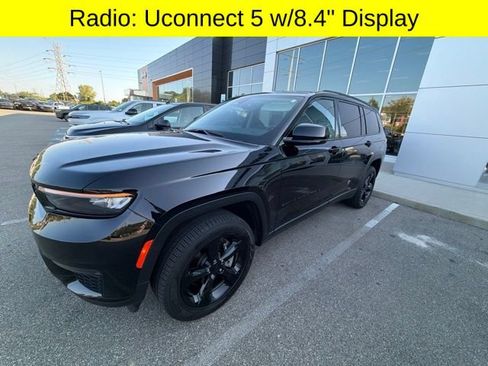Used 2022 Jeep Grand Cherokee L Limited w/ Black Appearance Package AWD/4WD image 4