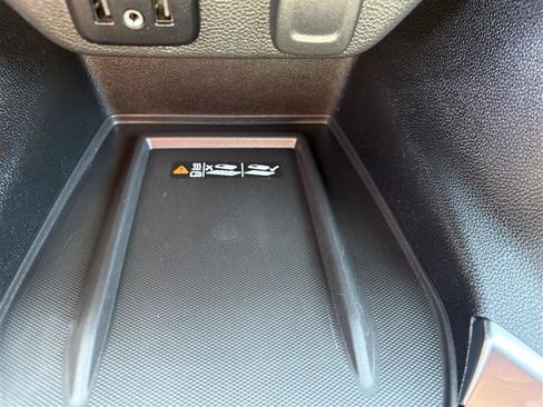 Used 2022 Chevrolet Traverse LT w/ Midnight/Sport Edition image 17