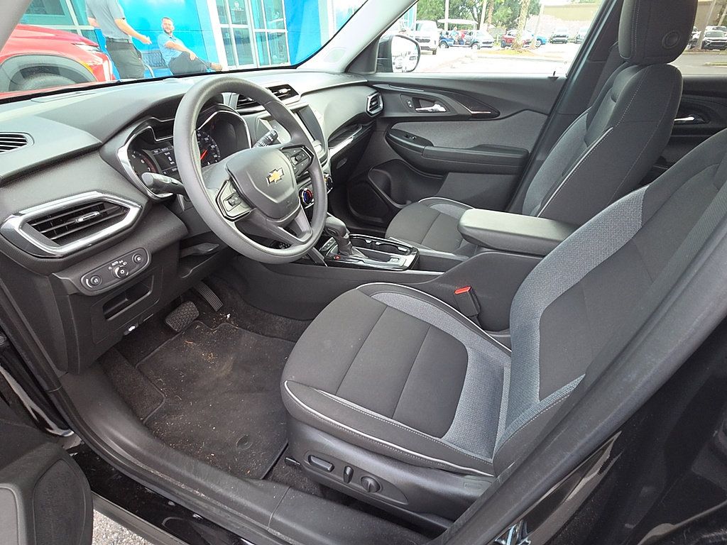 Used 2023 Chevrolet TrailBlazer LT FWD image 3