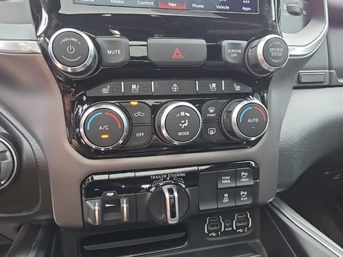 Used 2022 RAM 1500 Laramie AWD/4WD image 13