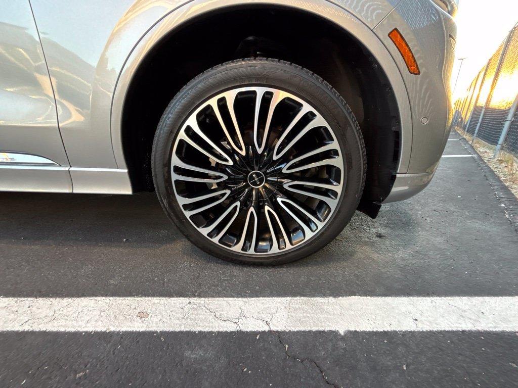Certified 2021 Lincoln Aviator Black Label w/ Dynamic Handling Package AWD/4WD image 4
