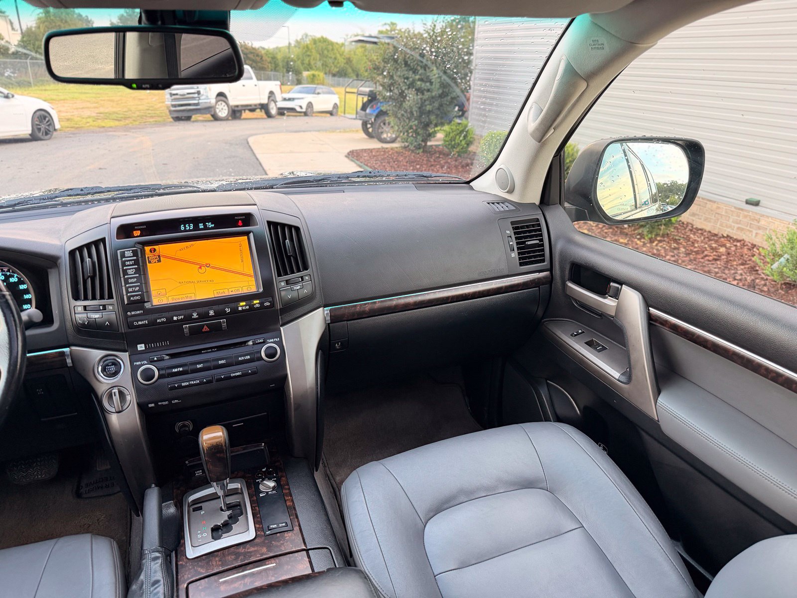 Used 2011 Toyota Land Cruiser w/ Upgrade Pkg AWD/4WD image 32