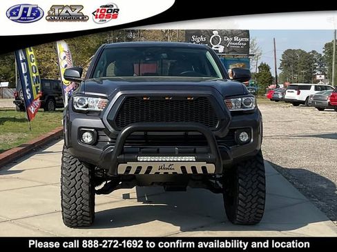 Used 2018 Toyota Tacoma SR5 image 2