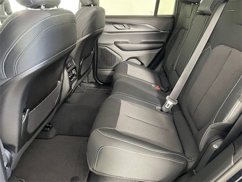 New 2025 Jeep Grand Cherokee Laredo X image 4