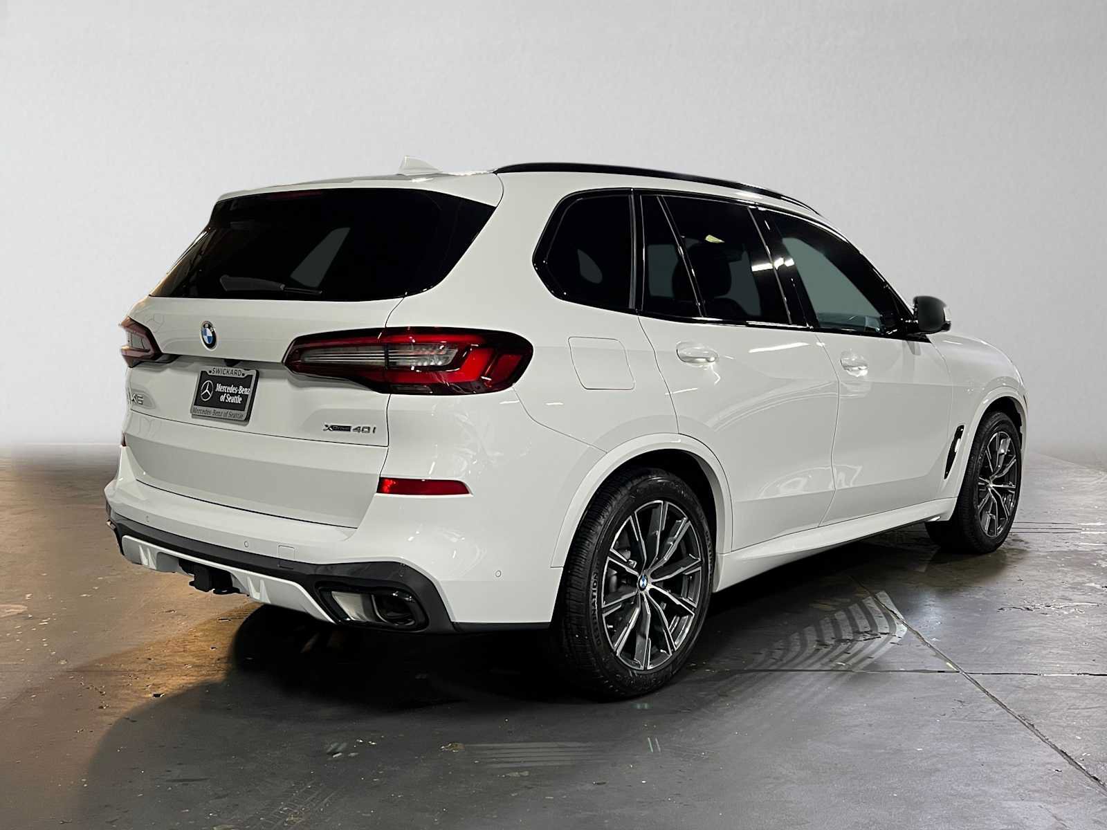 Used 2023 BMW X5 xDrive40i w/ M Sport Package AWD/4WD image 3