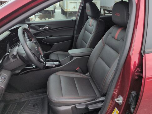 Certified 2024 Chevrolet Trax RS image 18