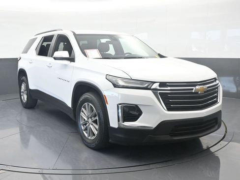 Used 2023 Chevrolet Traverse LT image 9