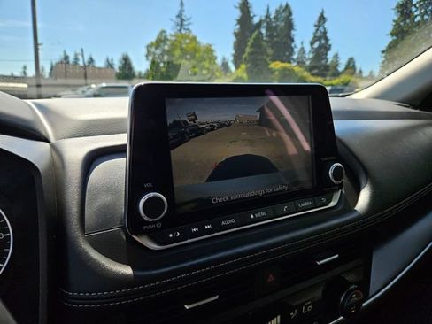 Used 2025 Nissan Rogue SV AWD/4WD image 34