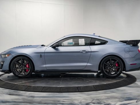 Used 2022 Ford Mustang Shelby GT500 w/ Carbon Fiber Track Pack RWD image 6