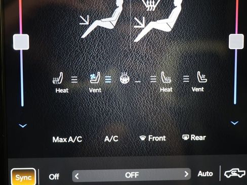 Used 2024 RAM 1500 Laramie AWD/4WD image 32