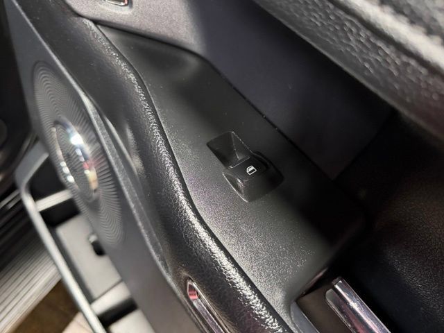 Used 2020 Ford Expedition XLT w/ Equipment Group 202A AWD/4WD image 31