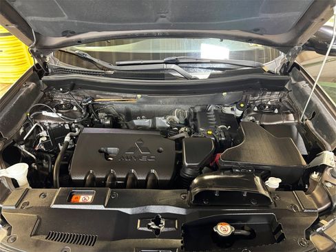 Used 2018 Mitsubishi Outlander LE image 27