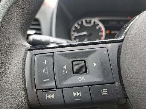 Used 2023 Nissan Rogue SV image 14