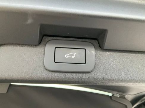 Used 2025 Land Rover Discovery Dynamic SE AWD/4WD image 20