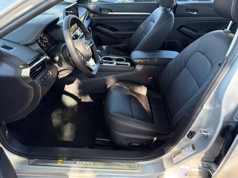 New 2025 Nissan Altima 2.5 SR image 16