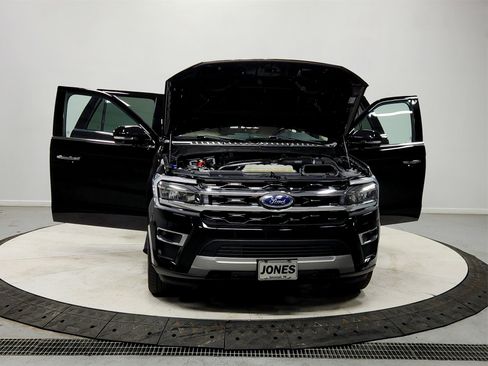 Used 2023 Ford Expedition Limited image 10