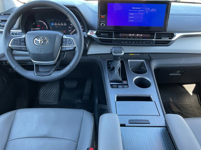 Used 2025 Toyota Sienna XLE FWD image 23