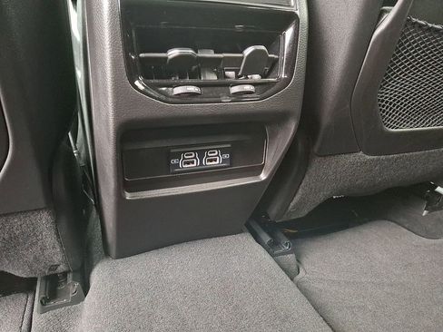 Used 2023 Jeep Grand Cherokee Laredo image 11