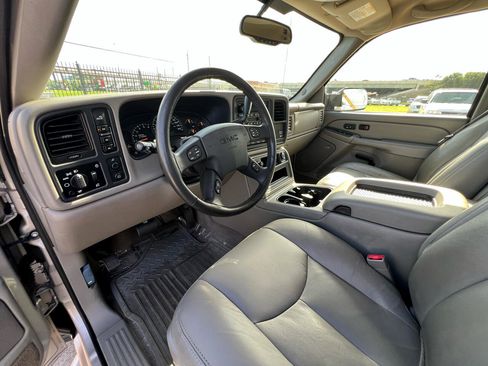 Used 2004 GMC Sierra 2500 SLT w/ Skid Plate Package image 62