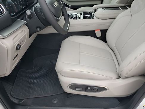 New 2026 Jeep Grand Wagoneer L 2WD image 33