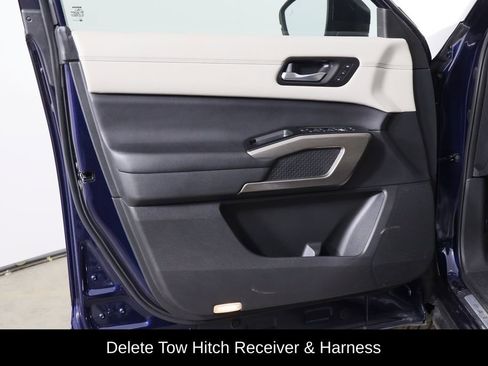 Used 2022 Nissan Pathfinder Platinum w/ Cargo Package image 22