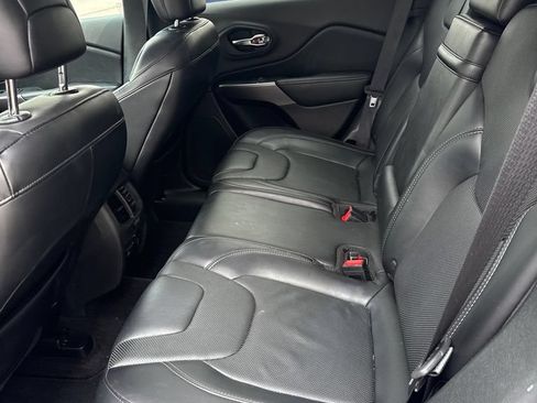 Used 2019 Jeep Cherokee Limited AWD/4WD image 10