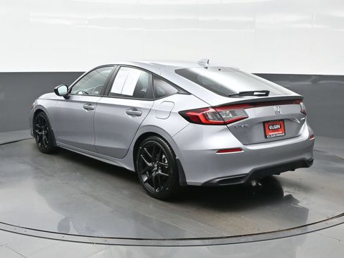 Used 2025 Honda Civic Sport image 4