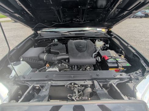 Used 2019 Toyota Tacoma TRD Off-Road AWD/4WD image 21