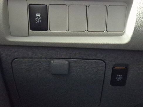 Used 2018 Toyota Sienna LE image 15