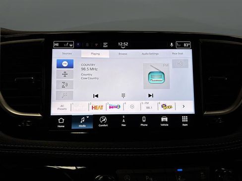 New 2026 Chrysler Pacifica Limited w/ Uconnect Theater Family Group image 20