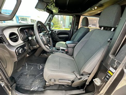 Used 2024 Jeep Wrangler Sport AWD/4WD image 19